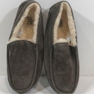 Men’s UGG Ascot Gray Suede Slippers Size 10